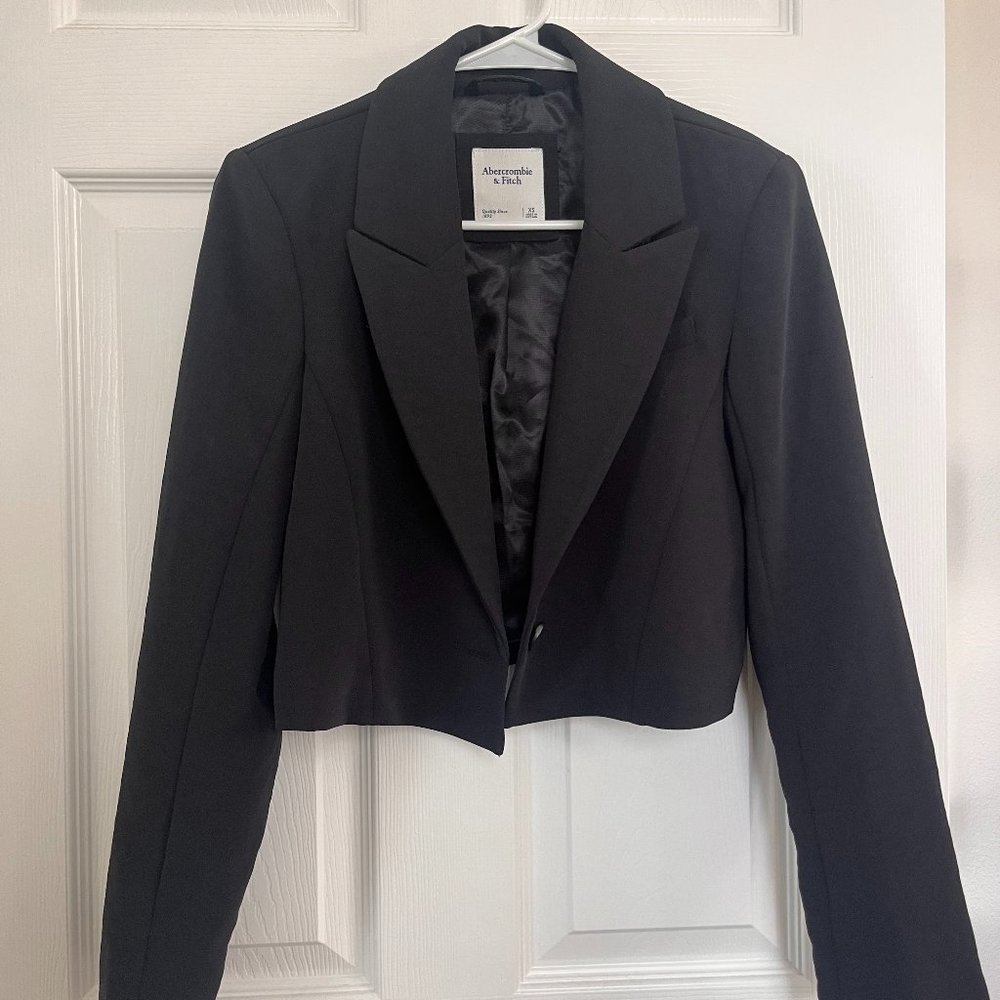 Abercrombie cropped Black blazer